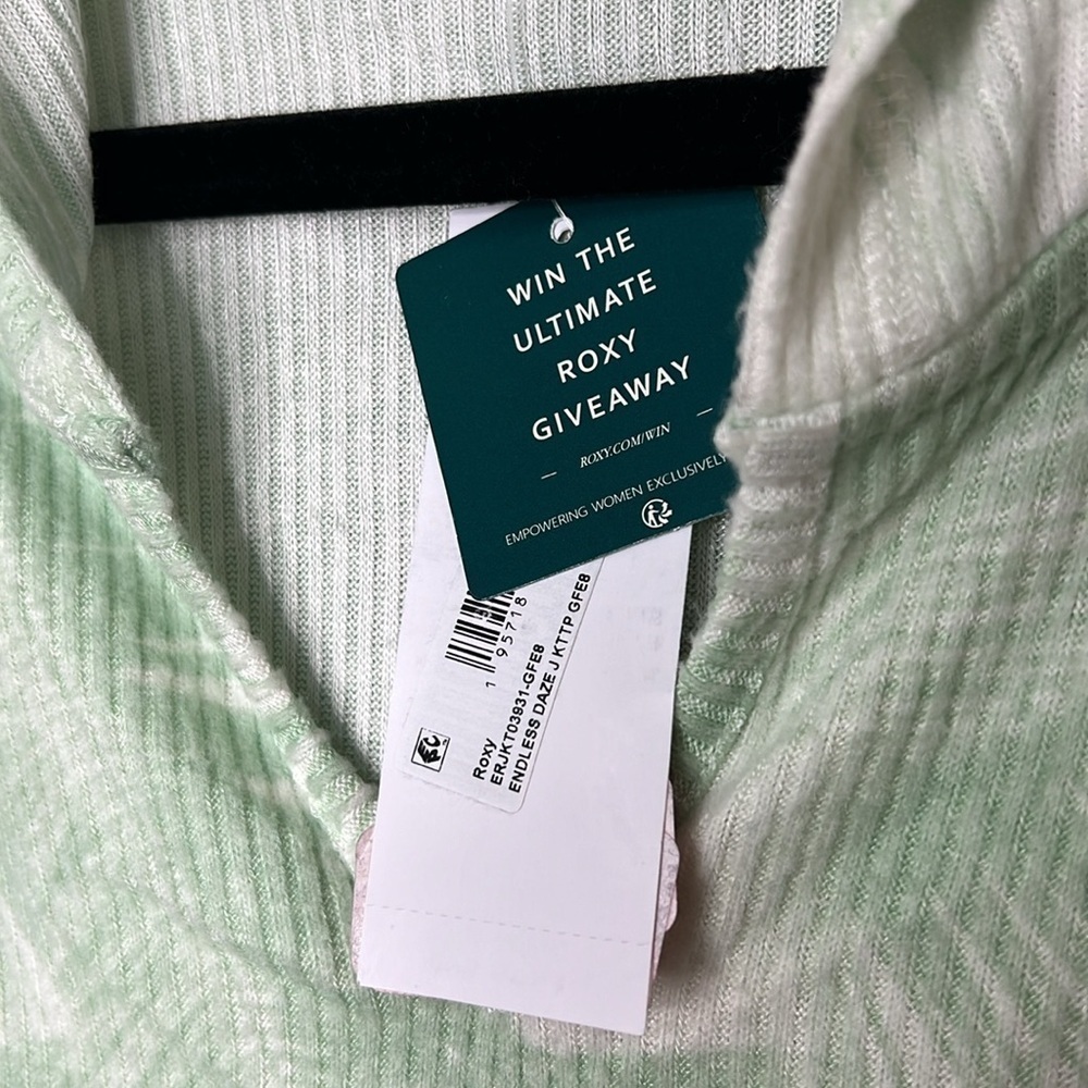 233 - Roxy NWT Green/White Hoodie Oversized Cropped Top, Size Small - Picture 3 of 7